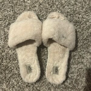 UGG slippers, size 8